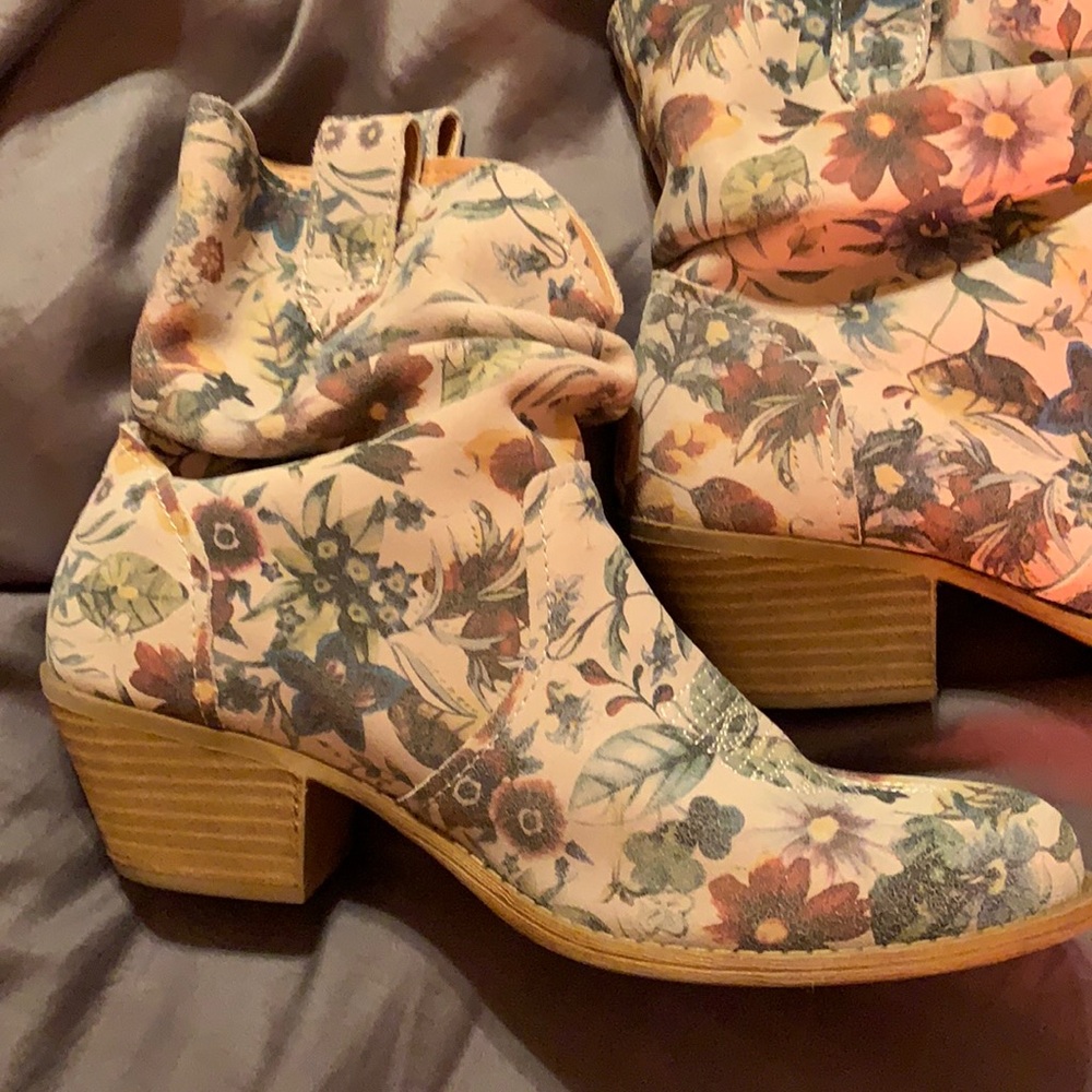 Dingo floral boots